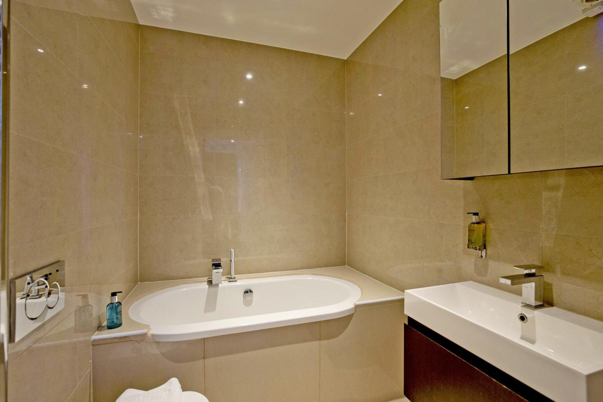 Imperial Liverpool Street Apartments London Bagian luar foto